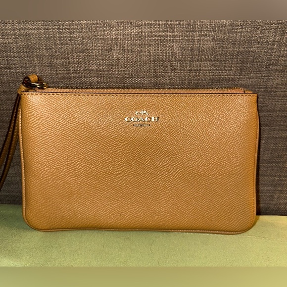REHAB! 🤎 Coach Brown Leather Clutch/Wristlet - Picture 1 of 4